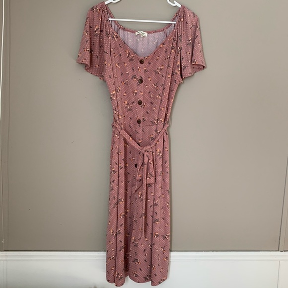 Monteau Dresses & Skirts - MONTEAU Patterned Short Sleeve Dress w/ Belt Pink